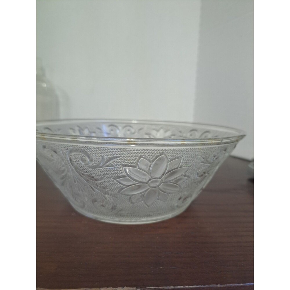 Vintage Anchor Hocking Xlear Sandwich Glass Sering Bowl